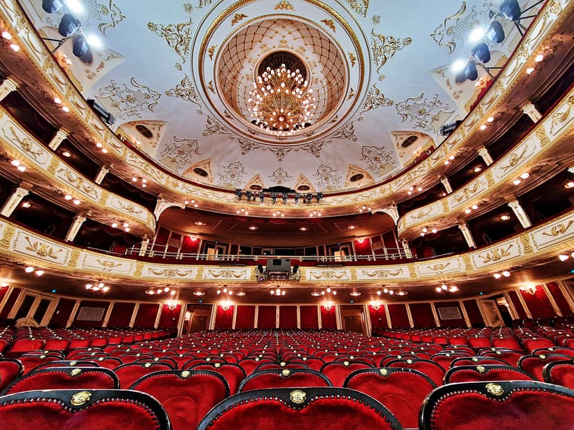 Novemberi plusz előadások