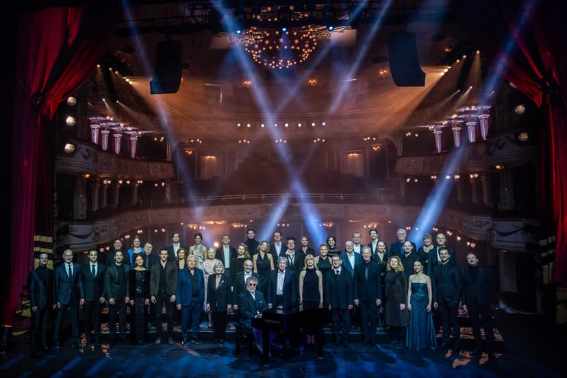 A 130 éves Vígszínház társulata énekli a Himnuszt szilveszter éjjel az RTL-en