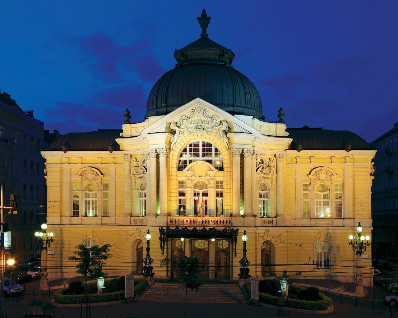 vigszinhaz_kulso.jpg